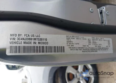 2021 Jeep Compass Latitude 4X4 z USA, uszkodzony, nr VIN 3C4NJDBB1MT530110